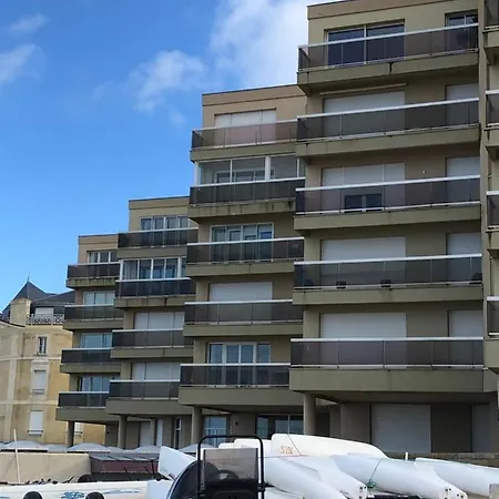 Le Cezembre, Au Pied De La Plage Saint-Malo Exterior photo